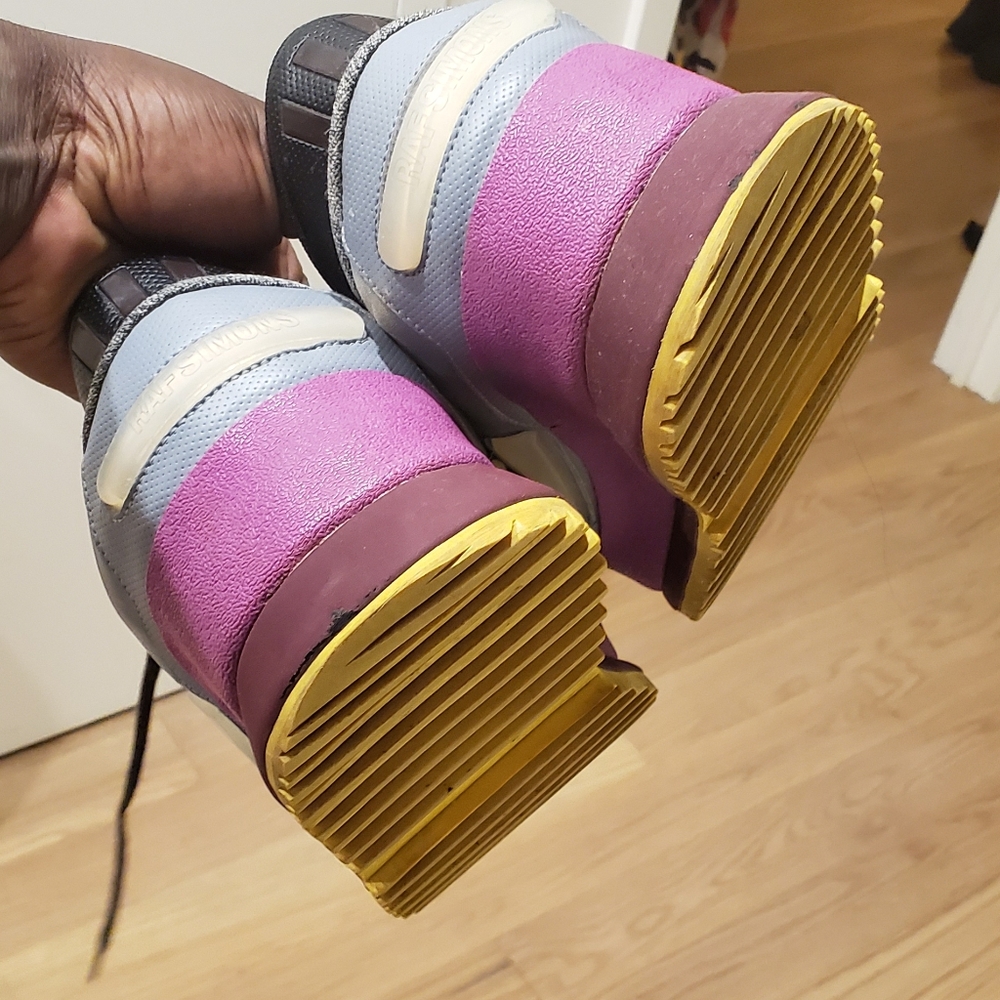Shoes. - Picture 2 of 8